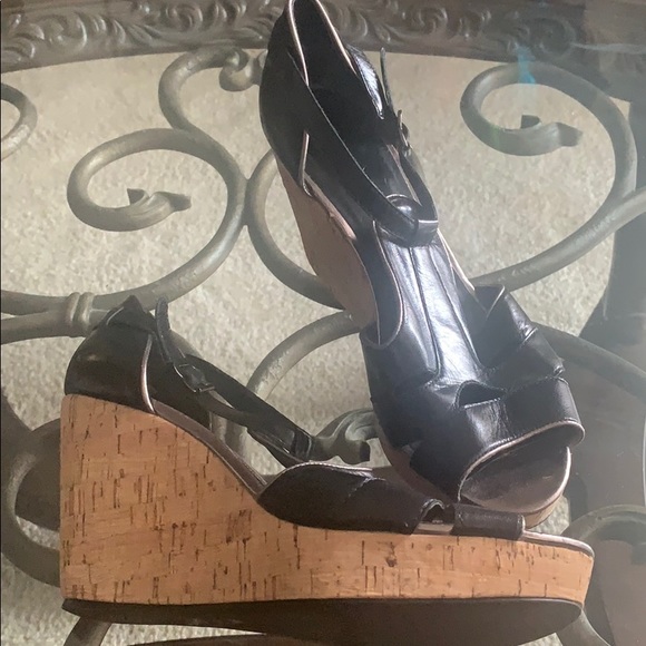 ❄️WINTER SALE PRICE $20❄️ Cute Wedge Sandal - Picture 6 of 6